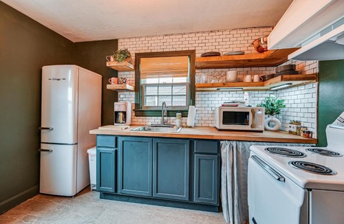Elizabethtown Apartment | Chic Elizabethtown Apartment: Walk to Downtown!