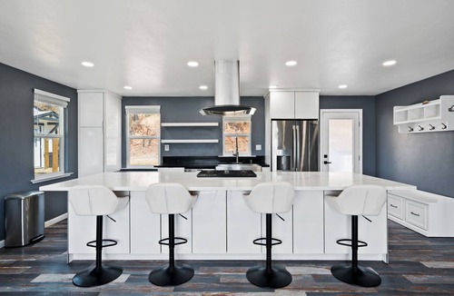 Wilbur Springs House | Chic House with Fantastic View of Clear Lake
