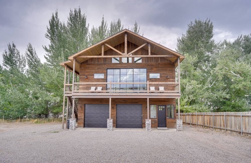 Annabella Cabin | Chic Utah Getaway w/Fireplace, Sauna & 2 Decks!