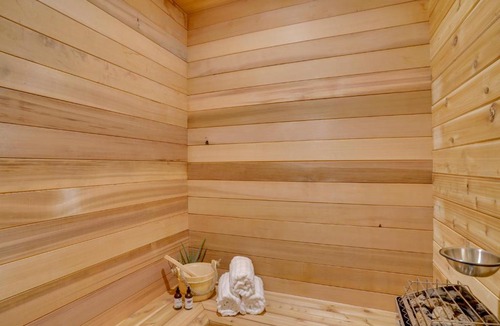 Annabella House | Chic Utah Getaway w/Fireplace, Sauna & 2 Decks!