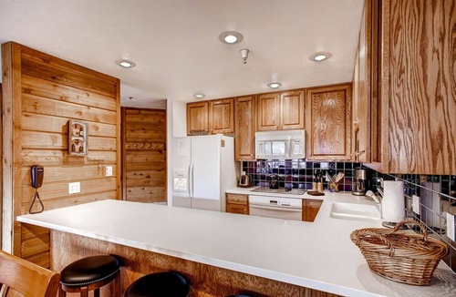 Historic District Condo | Cimarron - great condo! Slopes and town within easy walking distance