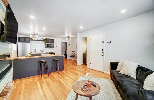 Roselawn Finance Apartment | Cincinnati 2BR Corporate Stay, Garage Parking