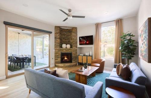 Camelback East House | Citrus-Pool & Spa-Walk 2 restaurants, shops & bars