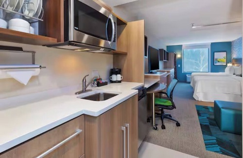 Wilmington Hotel | Cityscape Comfort! 3 Family-friendly Units! Pool, Minutes to Wrightsville Beach!