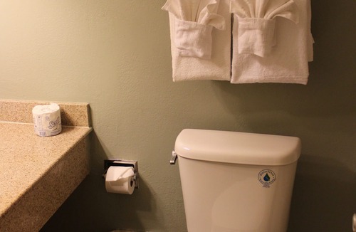 Bakersfield Hotel | Clarion Hotel Bakersfield North