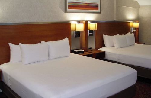 Bakersfield Hotel | Clarion Hotel Bakersfield North