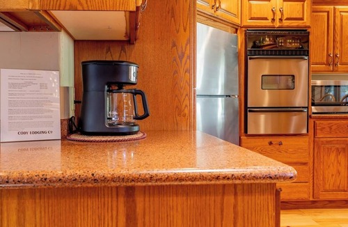Park County House | Clarks Fork Crossing- Direct River Access, Large family Cabin!