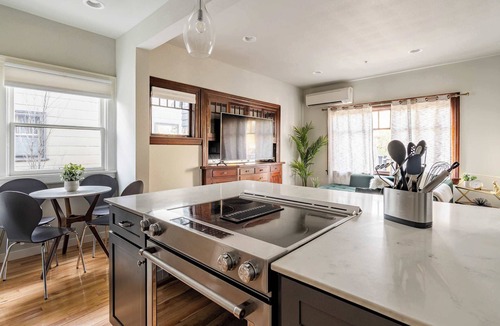 Kerns House | Classic Craftsman Stay - 2BR 2BA - Portland Charm