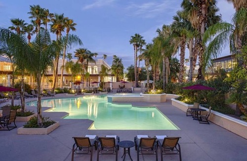 Downtown Resort | Classic Four Units, Pool, Gym and Restaurants