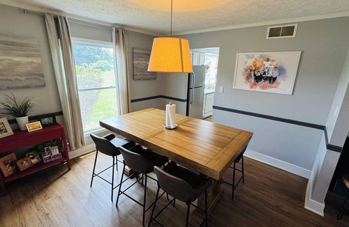 Granger House | Clean, Kid-Friendly, 12 Min. From Notre Dame