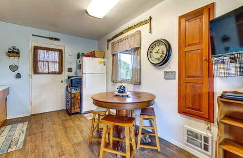 Overgaard Cabin | Clean Private Pet-friendly Family Getaway