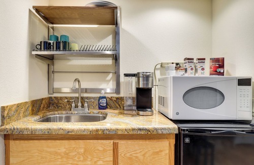 Wilbur Springs Apartment | Clear Lake Getaway w/Pool Access, Near Beaches!