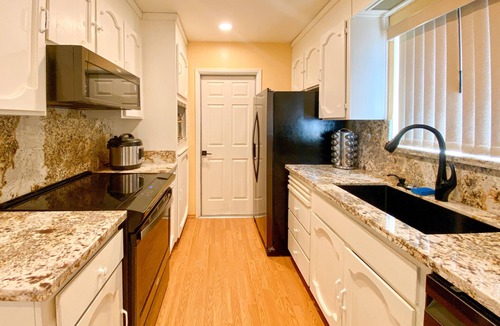Wilbur Springs House | Clearlake Canal Front Home, Dog-friendly & Sauna