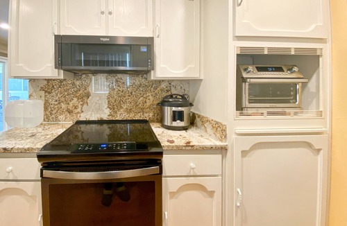 Wilbur Springs House | Clearlake Canal Front Home, Dog-friendly & Sauna