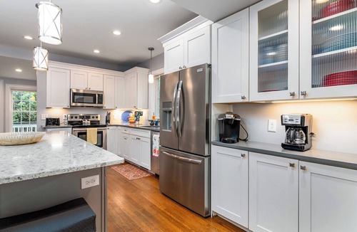 Wakefield-Peacedale House | Close to NARRAGANSETT beaches, Downtown, Bike Path, Historic "The Wakefield"