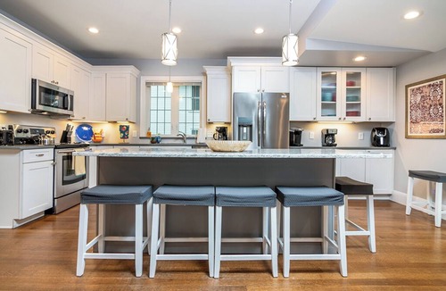 Wakefield-Peacedale House | Close to NARRAGANSETT beaches, Downtown, Bike Path, Historic "The Wakefield"