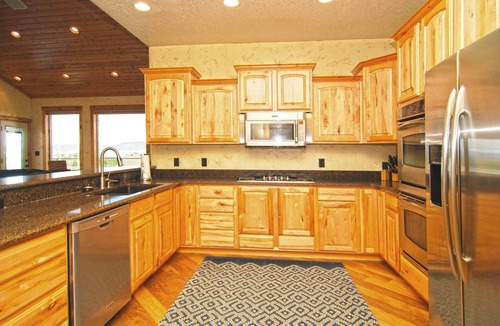 Garden City House | Close to Shakes with Amazing Views of the Lake!
