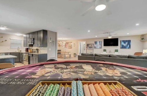 Las Vegas House | Close to Strip! Pool | Spa | Roulette Table | Golf