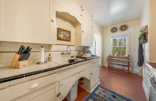 Sam Hughes House | Close to U of A/1 BR 1 BA/Patio/Sam Hughes
