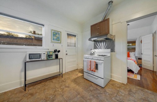 Feldman's House | Close to UofA/1 BR 1 BA/Unique/Patio & Porch