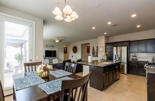 Raisin House | Clovis House, Sleeps 10, Hammock, Covered Patio, Game Table