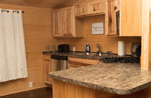 Paducah Cabin | Coaches' Cabin at Ramp 11 Retreat by Concord Sun
