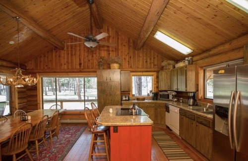 Darby Cabin | Coal Creek Mountain Lodge PREMIER mountain lodge with beautiful scenic views!