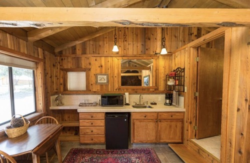 Darby Cabin | Coal Creek Mountain Lodge PREMIER mountain lodge with beautiful scenic views!