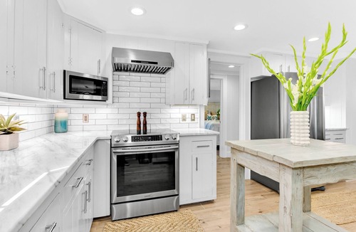 Wrightsville Beach Cottage | Coastal Charm. LOVED by Guests! Eight East Whole House