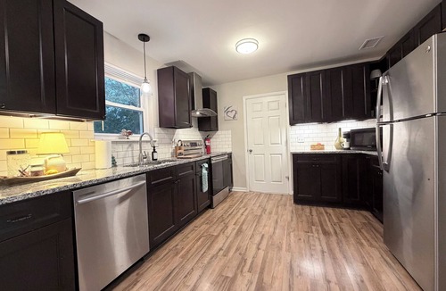 Silver Lake House | Coastal Country Vibes with Fenced Yard, Xbox, Air Hockey, 20 min from the beach!
