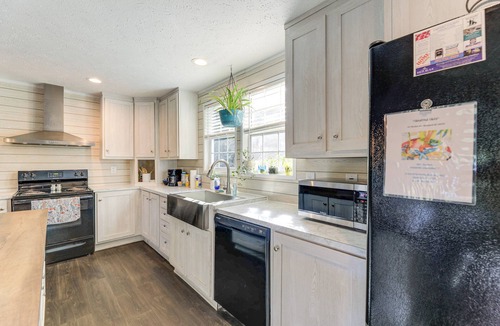 Newport Cottage | 'coastal Cozy' - Newport Home w/Private Hot Tub