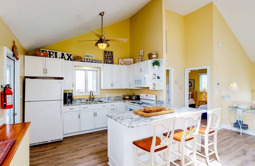 Sandbridge House | Coastal-themed home w/private pool, screened porch, deck, & washer/dryer