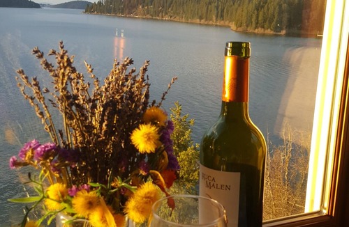 Coeur d'Alene Apartment | Coeur d' Alene Lakefront Luxury Retreat With Hot Tub Boat Slip Fireplace & More.