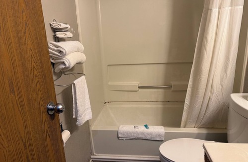 Coldwater Hotel | Coldwater Inn & Suites near I 69