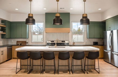 Hurricane Villa | Color House · Pool+Slide · Every Bedroom Ensuite · Chef's Kitchen · Sand Hollow