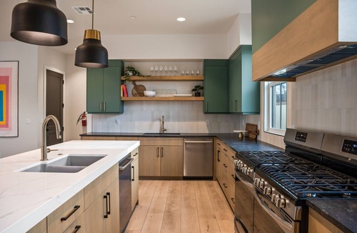 Hurricane Villa | Color House · Pool+Slide · Every Bedroom Ensuite · Chef's Kitchen · Sand Hollow