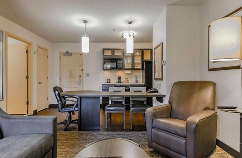 West Des Moines Hotel | Come Create Memories with Fun-filled Adventures! Family Suites w/Full Kitchens
