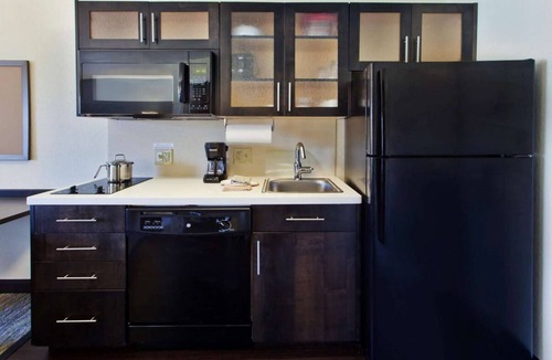 West Des Moines Hotel | Come Create Memories with Fun-filled Adventures! Family Suites w/Full Kitchens