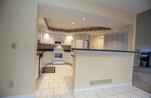 Webster Crossing Condo | Come to Webster, NY for the ECLIPSE! Cozy 2-bedroom condo in welcoming Webster