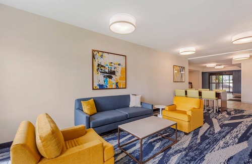 Huron Hotel | Comfort Inn River's Edge