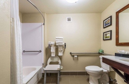 Murlin Heights Hotel | Comfort Inn & Suites Dayton North