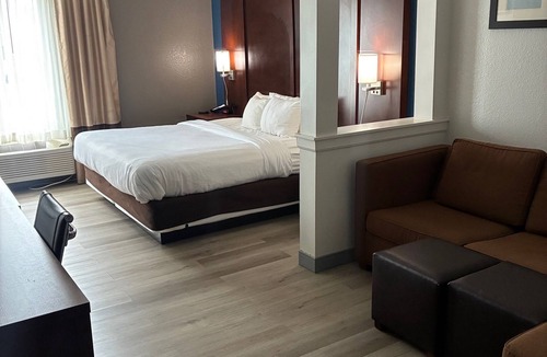 Dayton Hotel | Comfort Inn & Suites Dayton Northwest - Englewood