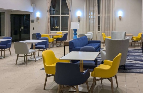 Sharonville Hotel | Comfort Inn & Suites Sharonville - Cincinnati North