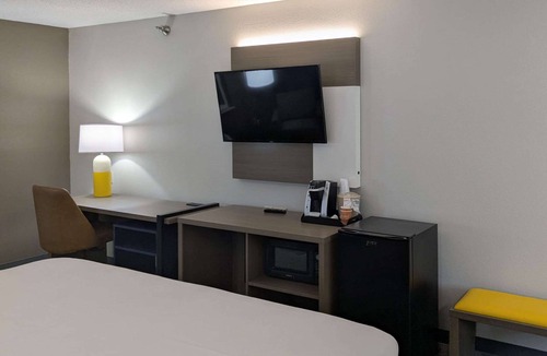 Sharonville Hotel | Comfort Inn & Suites Sharonville - Cincinnati North