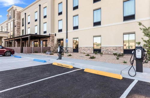 Hurricane Hotel | Comfort Inn & Suites Zion Park Area