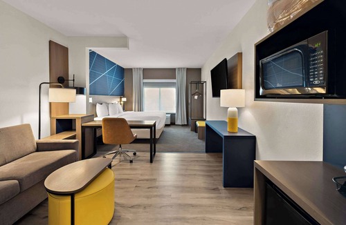 Summit Station Hotel | Comfort Suites Columbus East Broad