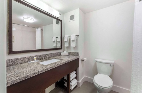 Tulare Hotel | Comfort Suites Tulare Sequoia Gateway