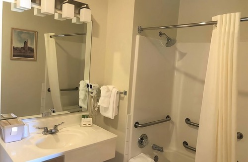 Window Rock Hotel | Comfortable Accommodation in a Cultural Destination! With Indoor Pool & Hot Tub!