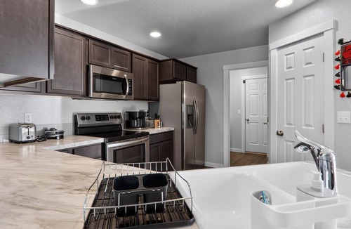 Southwest Ada County Alliance House | Comfortable Boise Executive Townhome