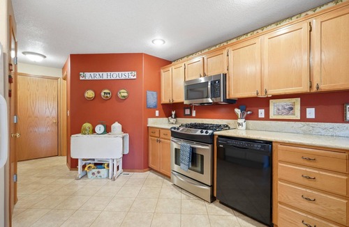 Dundee House | Comfortable & Clean | 2 King Beds | Single Level